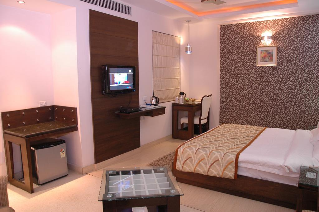 Hotel Palmdale Zirakpur Zimmer foto
