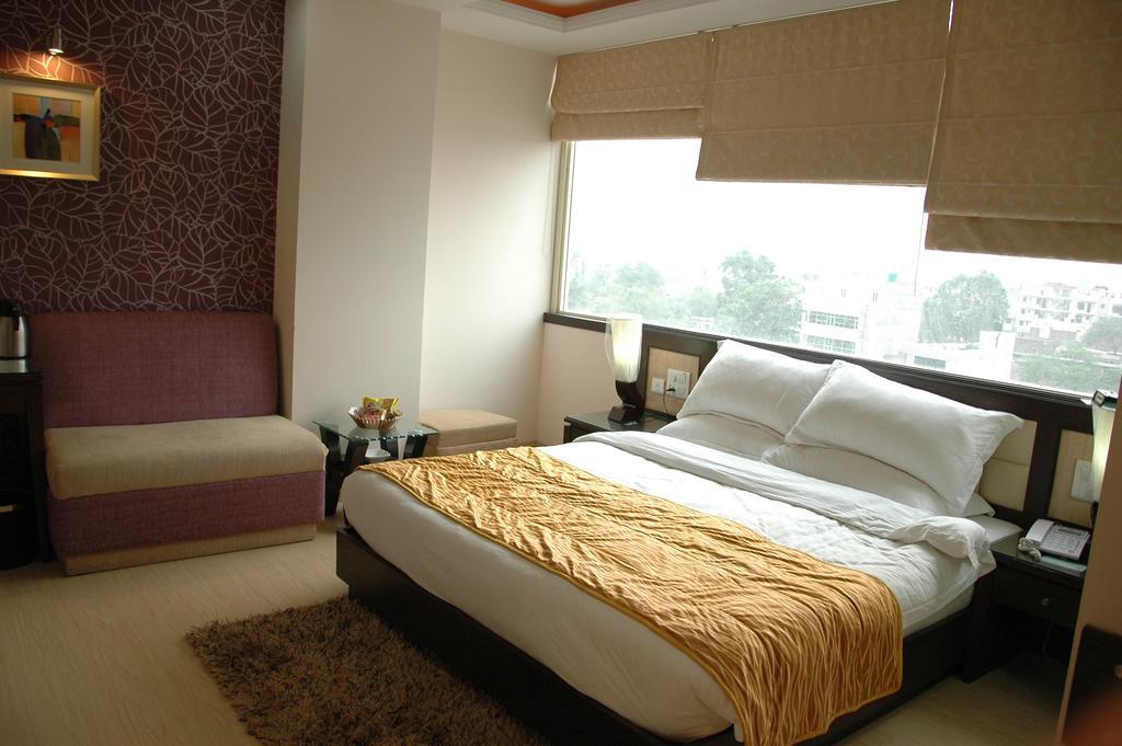 Hotel Palmdale Zirakpur Zimmer foto