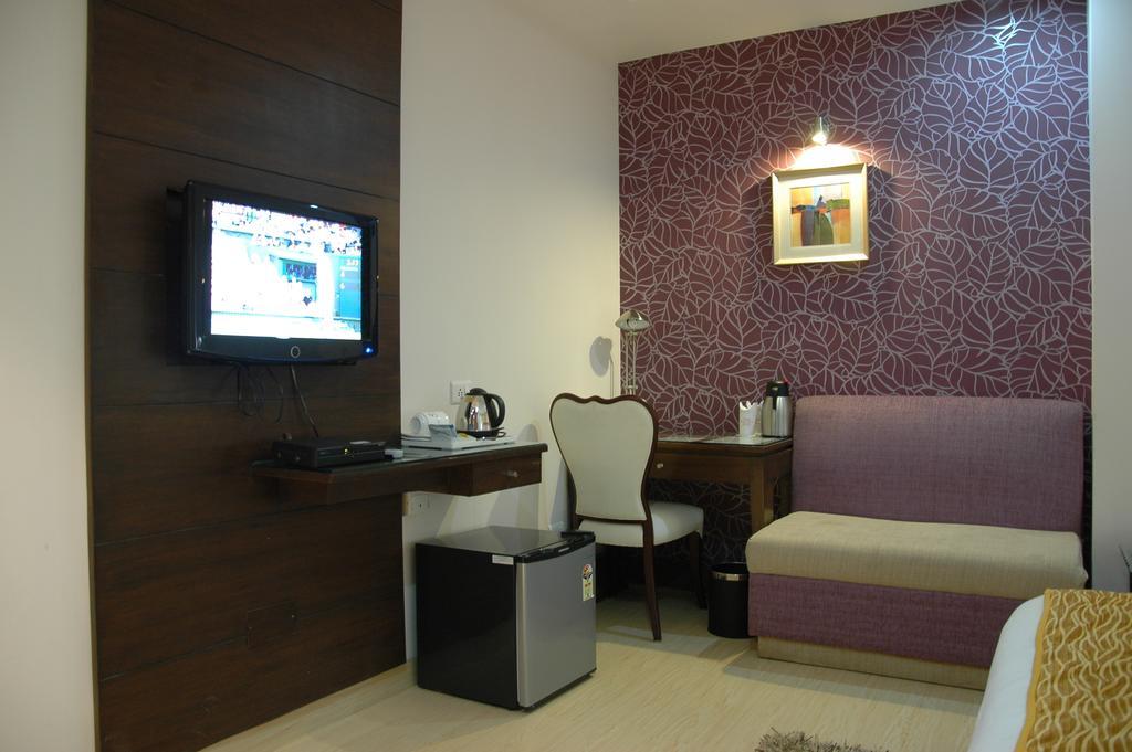 Hotel Palmdale Zirakpur Zimmer foto