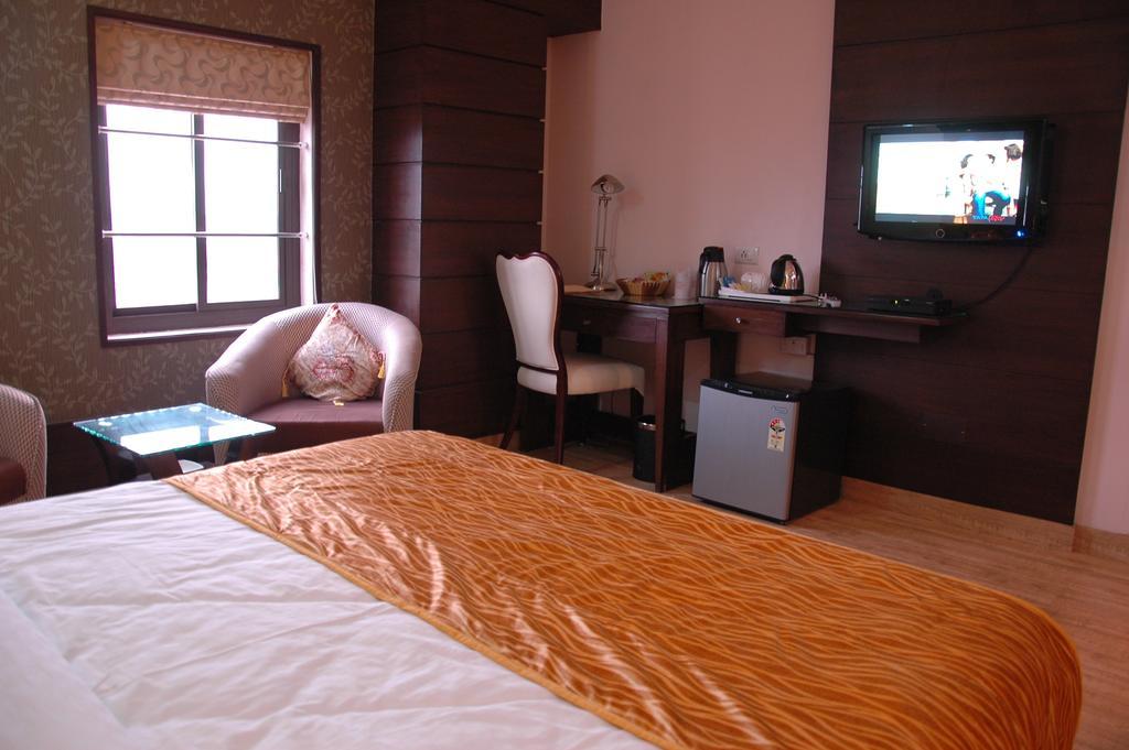 Hotel Palmdale Zirakpur Zimmer foto
