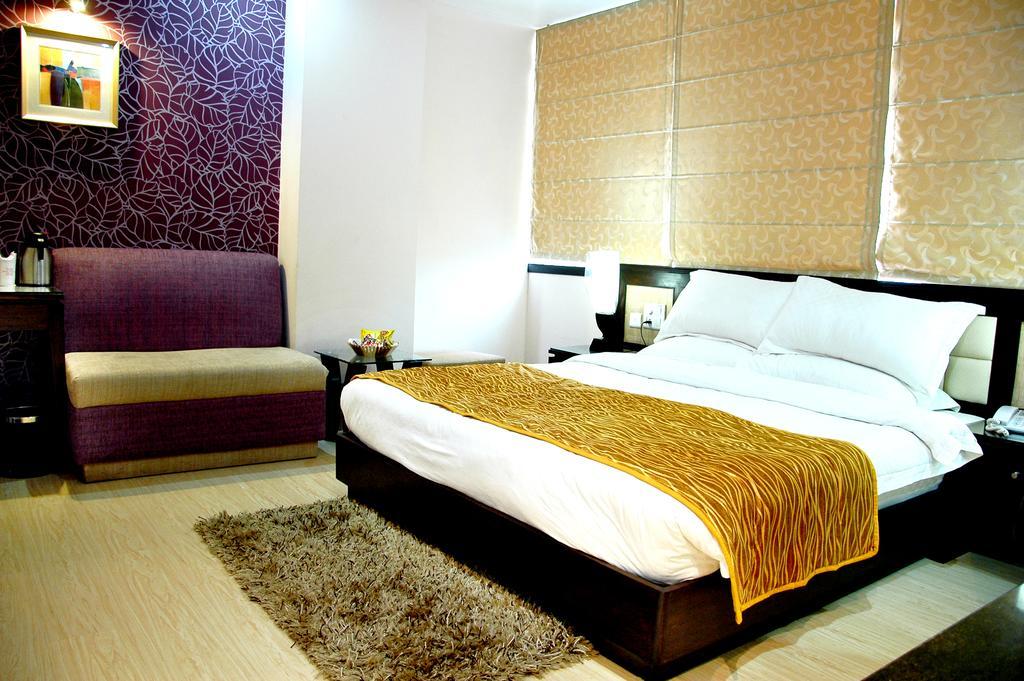 Hotel Palmdale Zirakpur Zimmer foto