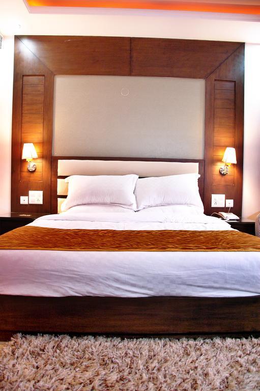 Hotel Palmdale Zirakpur Zimmer foto